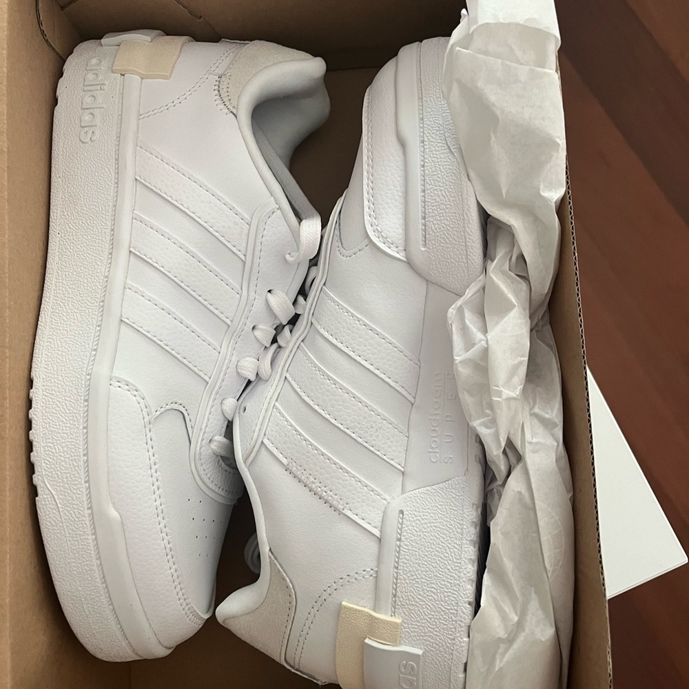 NIB white on white Adidas Postmove SE basketball shoes W8